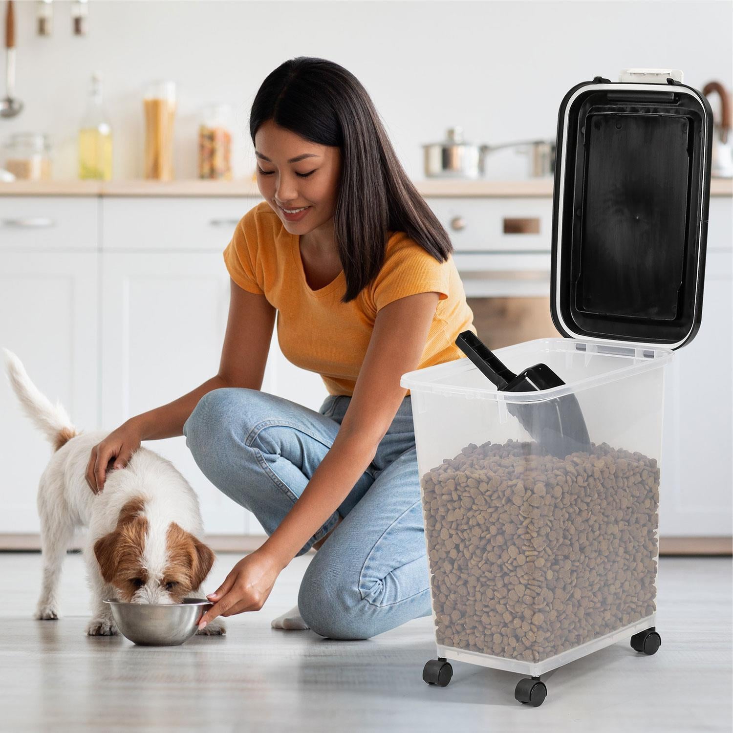 20L Pet Food Container on Wheels Dog Cat Animal Storage Bin Dry Feed Black